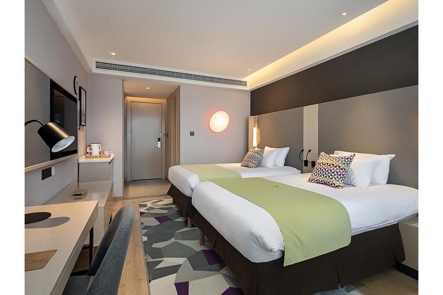 Campanile Hotel Wuhan Zhongnan Road Metro Station Exterior photo